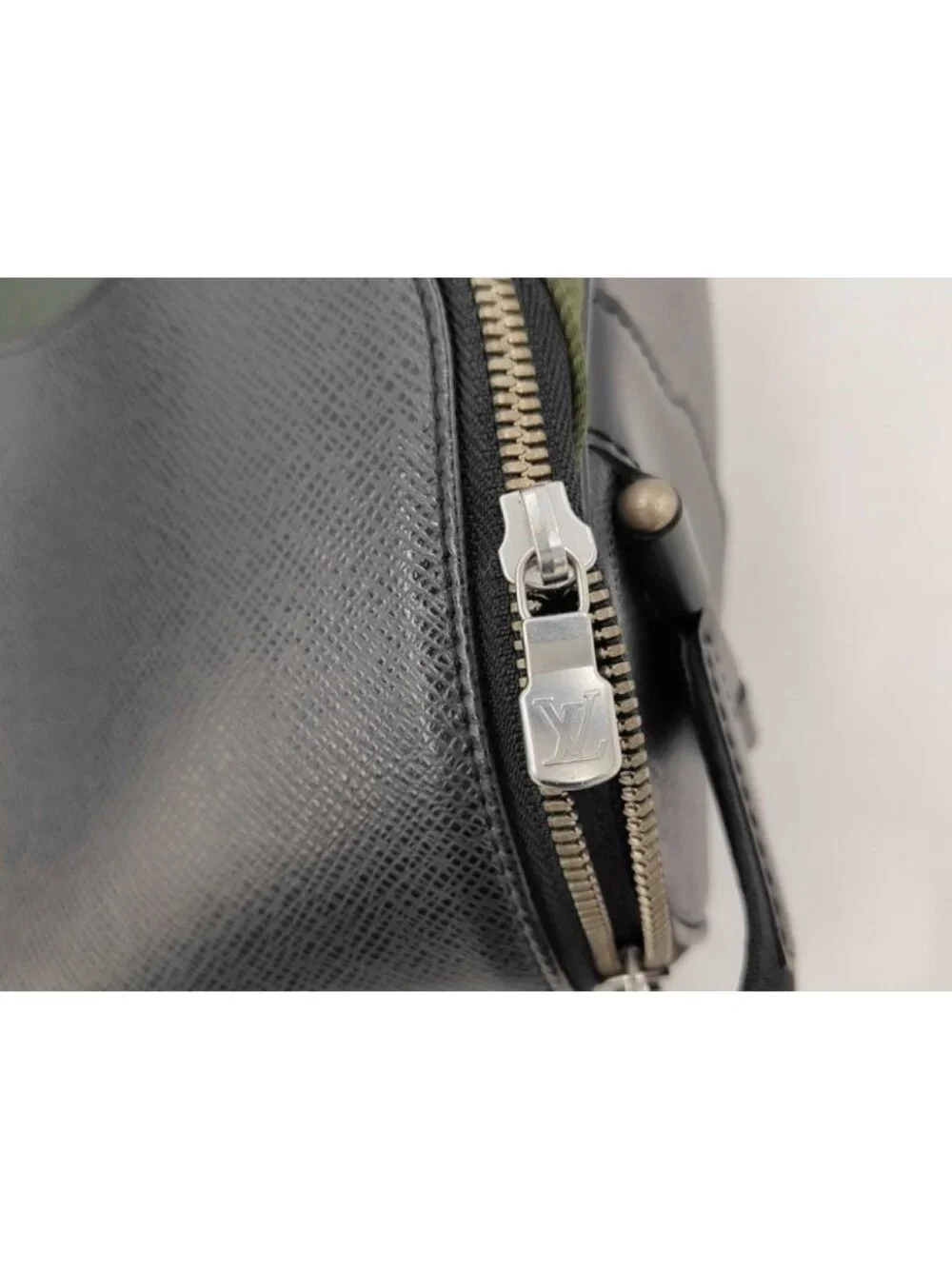 Louis Vuitton Shoulder Bag Taiga Ardoise Silver